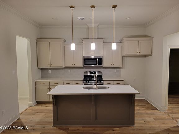 3rd image of 109 Valsain Ct