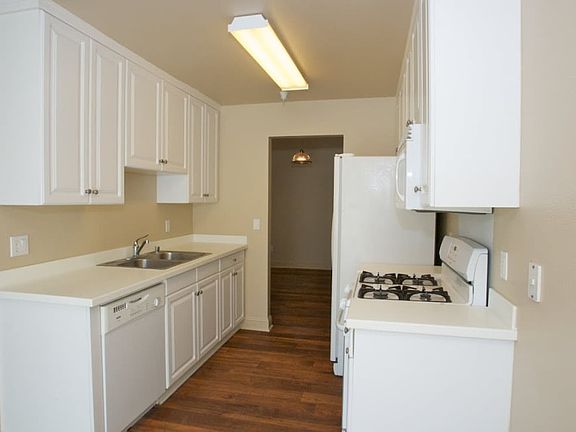 3rd image of 1490 McKenzie St #3B-2Ba