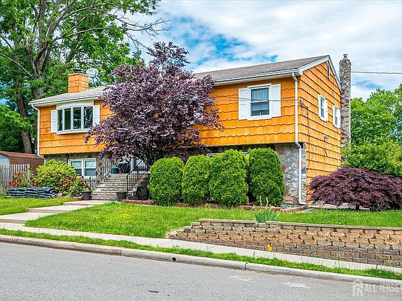 3rd image of 4 Wick Dr