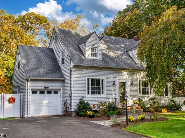 316 Squaw Brook Rd, North Haledon Boro, NJ 07508