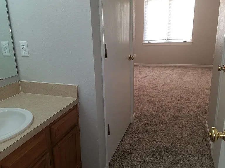 509 Lancaster Ct — Photo 12