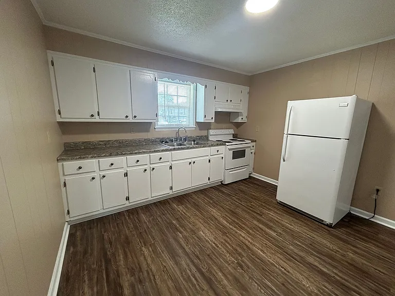 250 N Washington Ave #21 — Photo 3