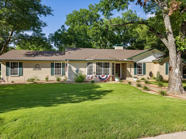9209 Hanging Moss Dr, Granbury, TX 76049