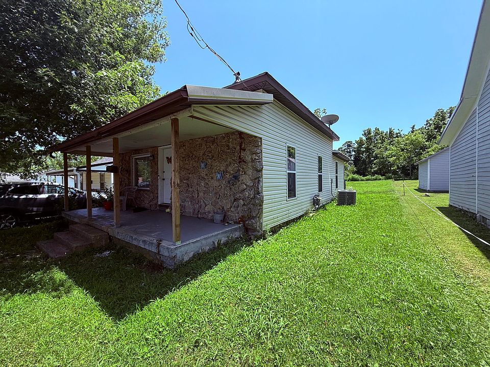 1st image of 218 E South Street
