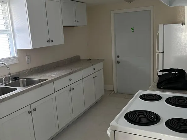 3432 Askew Ave, Kansas City, MO 64128