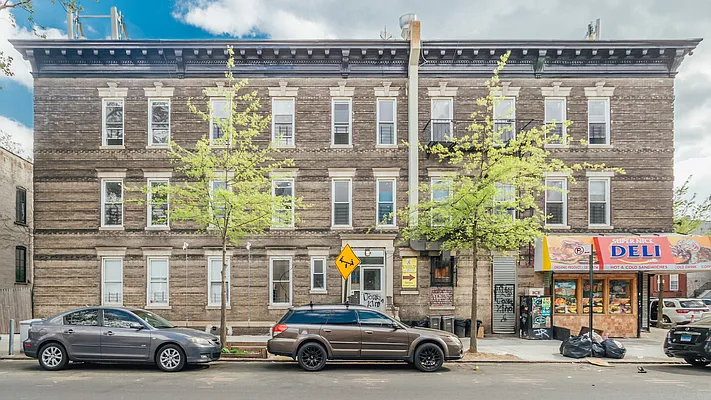 Rented by Nooklyn NYC LLC | media 18