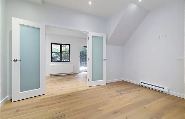 Rented by REAL New York | media 35