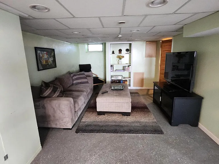 5819 Bustleton Ave — Photo 33