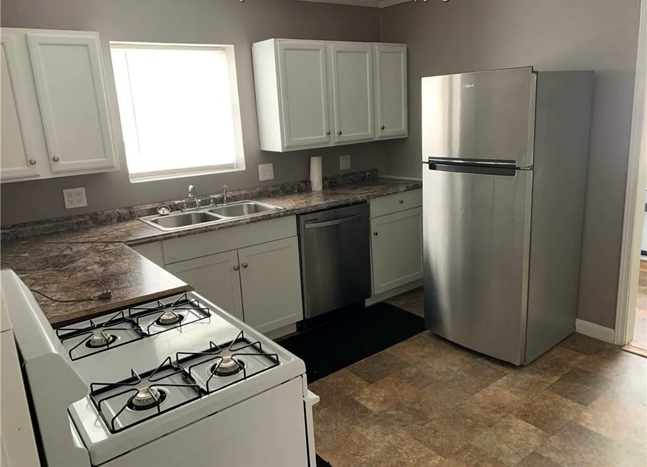 2 bed, 850 sqft, $1,075 — Photo 3