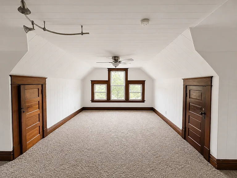 3232 Summit St — Photo 25