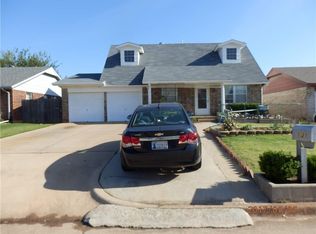 1021 NW 24th St, Moore, OK 73160