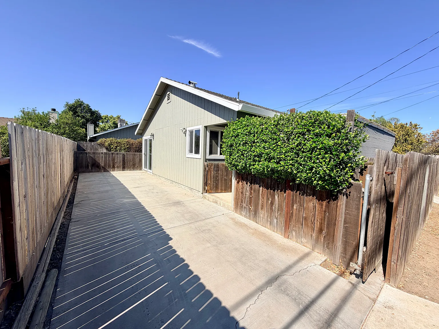 2 bed, 922 sqft, $1,950 — Photo 1