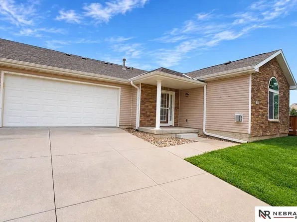 15960 Clay Plz, Bennington, NE 68007