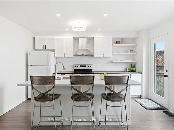 3rd image of 98 Roxton Rd