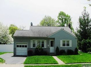 288 Niles St, Oceanside, NY 11572