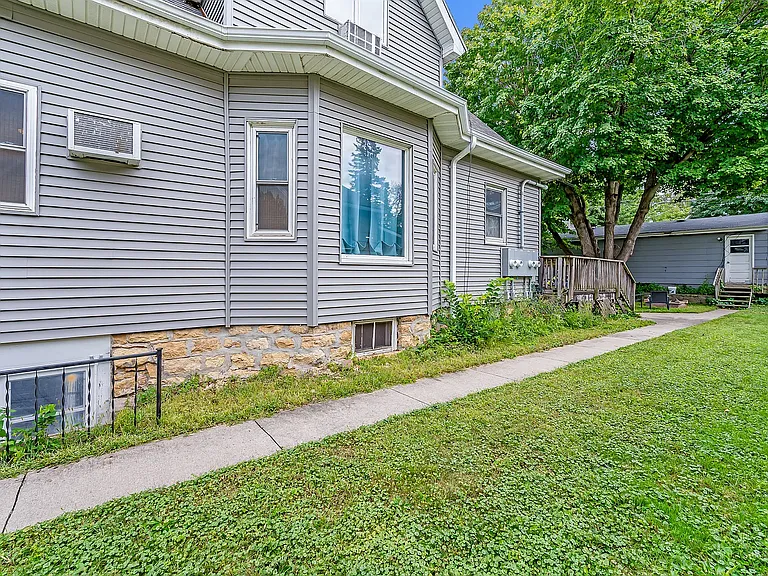 315 W Pleasant St #1 — Photo 4