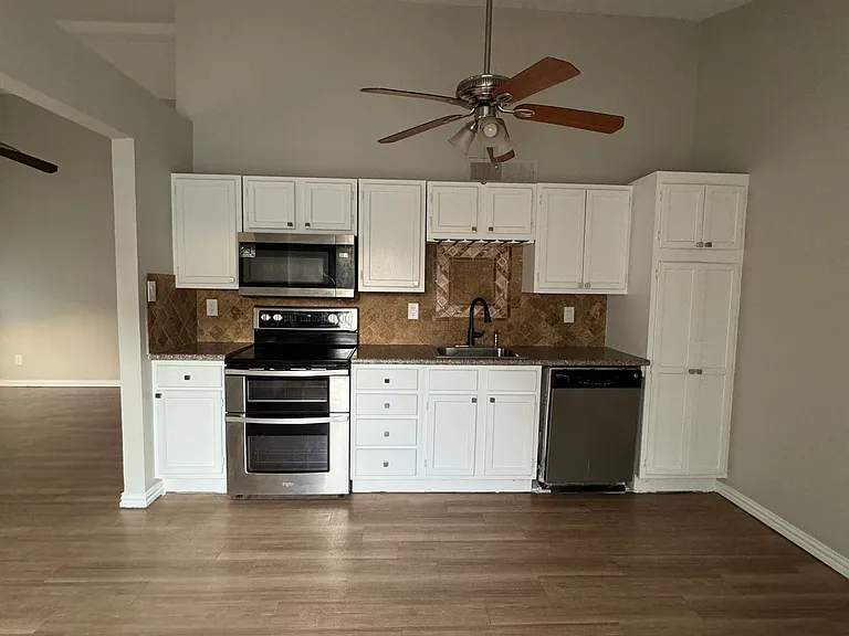 9502 Timberbluff Ct — Photo 3
