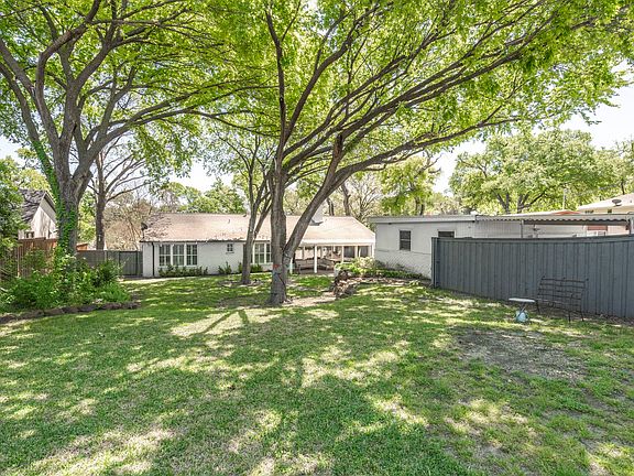 3rd image of 6911 Blackwood Dr