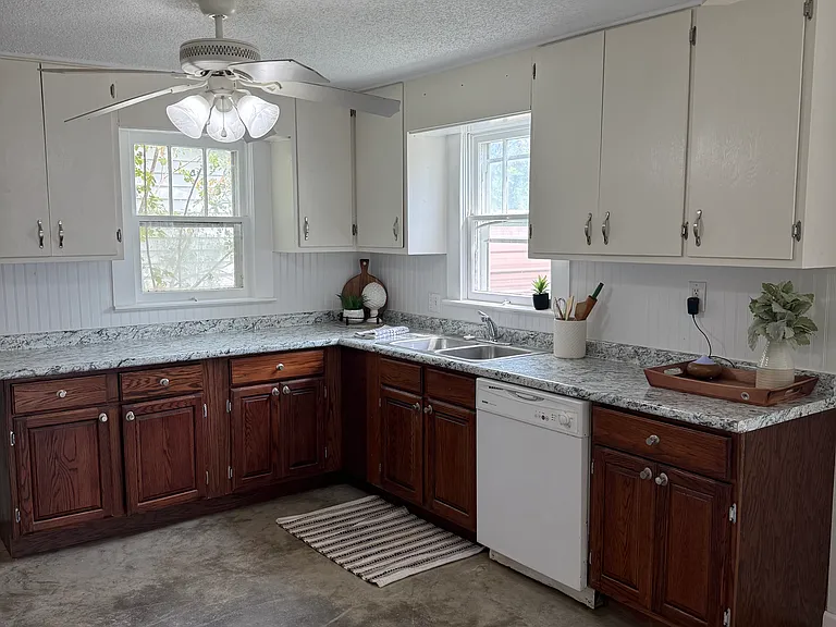 4305 Gladys Dr — Photo 26