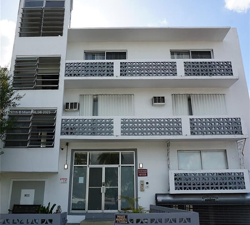 1st image of 4015 Indian Creek Dr APT 301