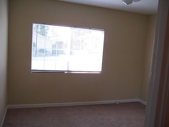 4th image of 106 W 9th St