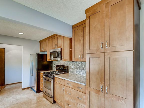 4th image of 3301 Selkirk Dr