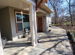 904 Mountain Meadows Cir, Ashland, OR