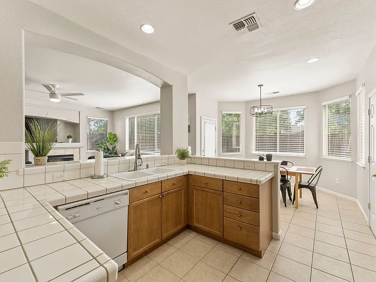 10640 Arbor Way — Photo 3
