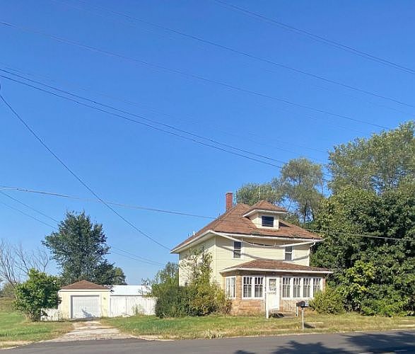 1st image of 701 E Center St