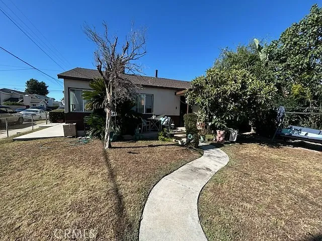 1437 253rd St — Photo 2