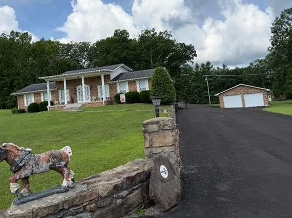 214 Flat Top Rd, Shady Spring, WV 25918