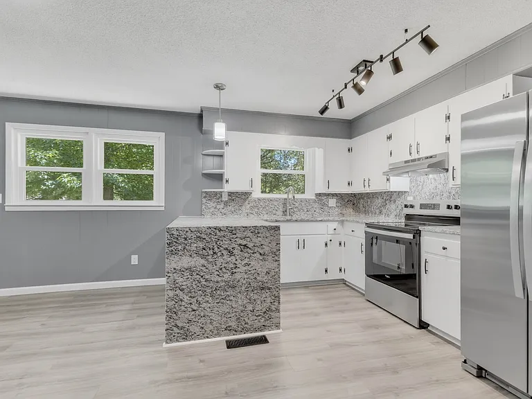 310 McDonald Dr — Photo 10