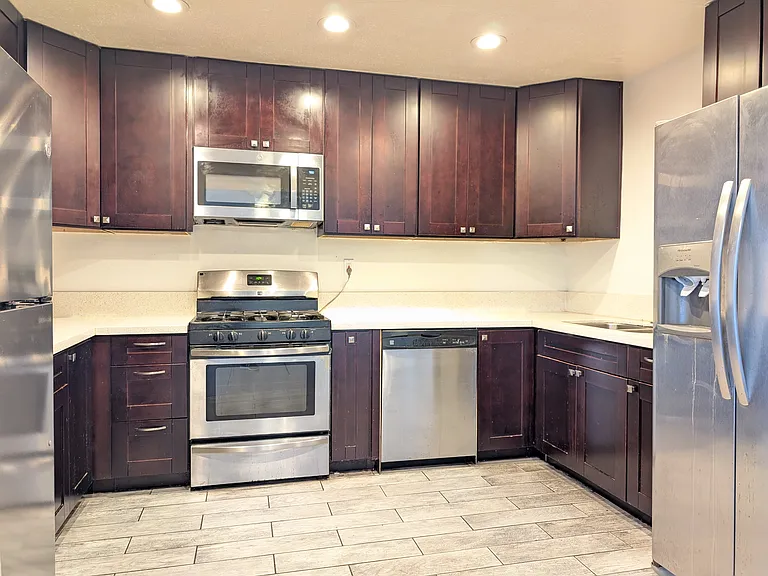 6132 Pembroke Dr — Photo 2