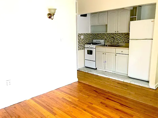 Rented by Capri Jet Realty Corp | media 1