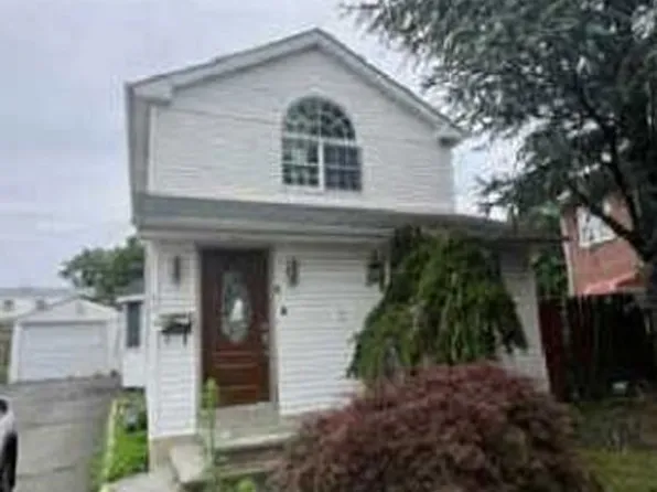 51 Lafayette Ave, Westbury, NY 11590