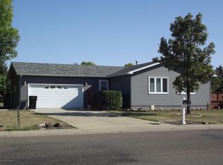 1369 9th St E, Dickinson, ND 58601