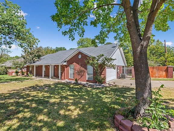 2nd image of 1501 Oak Hollow Dr