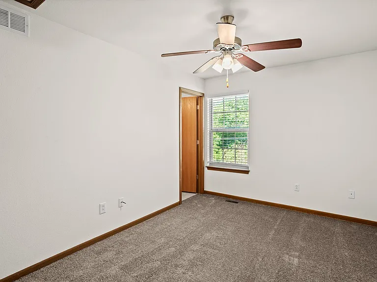 701-703 Glenstone Dr. — Photo 40