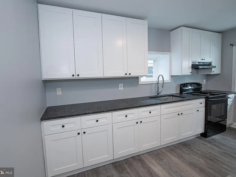 225 Old Soldiers Rd #B — Photo 3