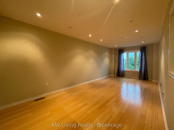 4th image of 60 Coburg Cres