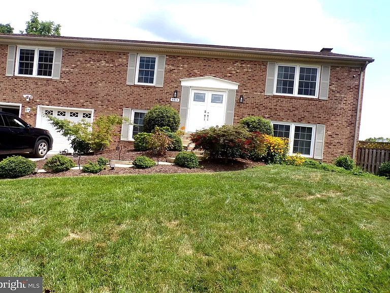 5915 Parkridge Ln — Photo 1