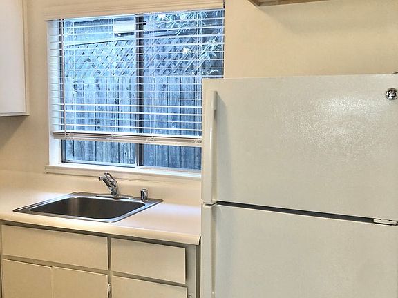 5th image of 2223 Q St #11