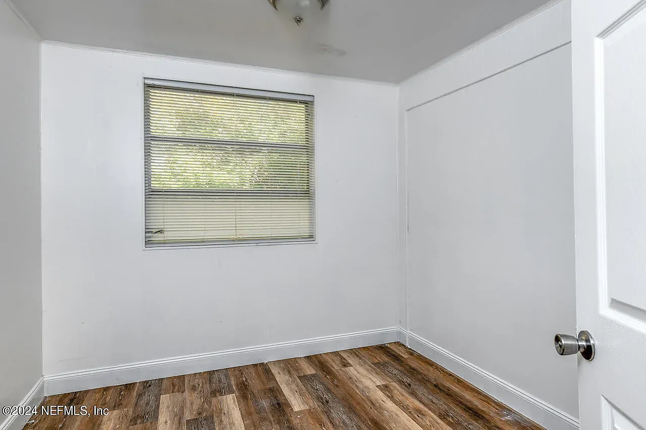 4 bed, 1400 sqft, $1,300 — Photo 4