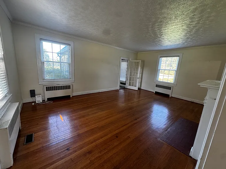 812 S Broad St — Photo 6
