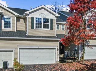 6 Old Orchard Ct, Clinton, NJ 08809