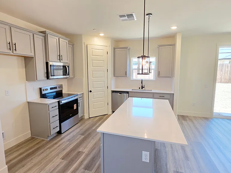 7408 Brenner Pass Way — Photo 35