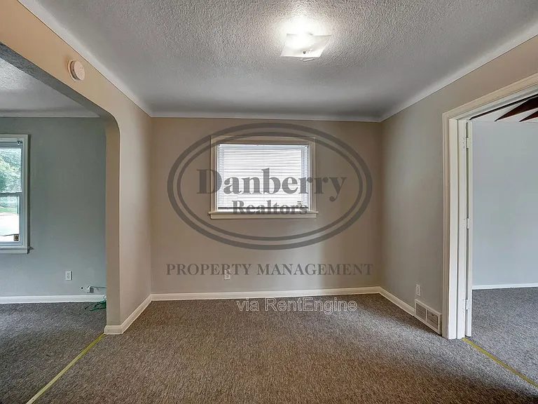 1017 Searles Rd — Photo 7
