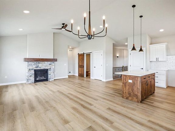 4th image of 6475 Ridge View Way