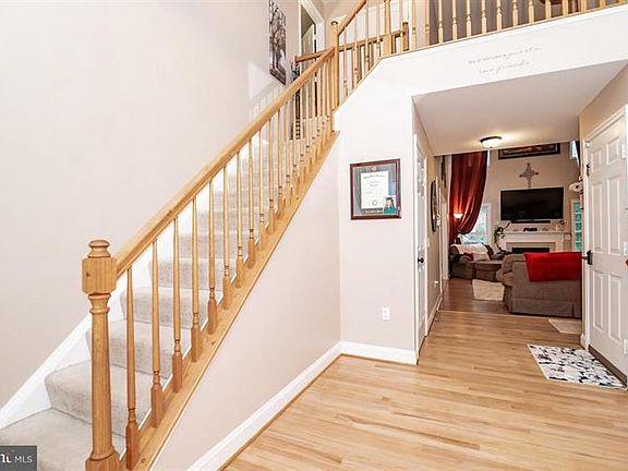 3rd image of 17 Grace Manor Ct