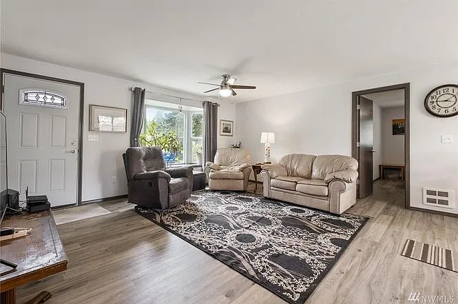 18232 SE 262nd Pl — Photo 3